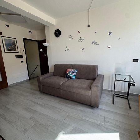 Alloggio Vista Mare Macrescia ريوماجّوري المظهر الخارجي الصورة